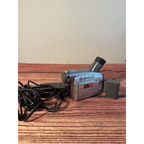 Canon ZR85 MiniDV Camcorder NTSC Camera Bundle – Tested W/ Charger + Battery - Picture 1 of 11